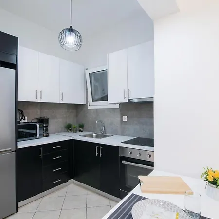 Midtown Apartment By Corfuescapes