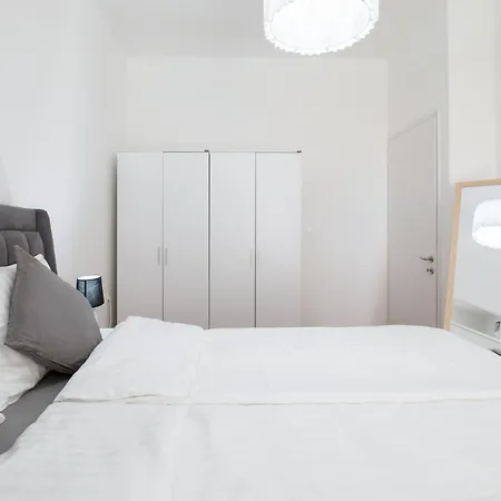 Midtown Apartment By Corfuescapes *