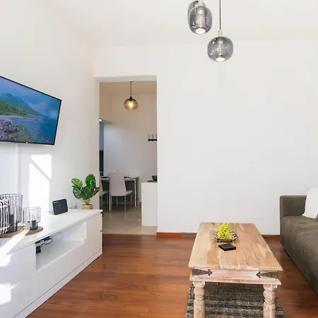 Midtown Apartment By Corfuescapes