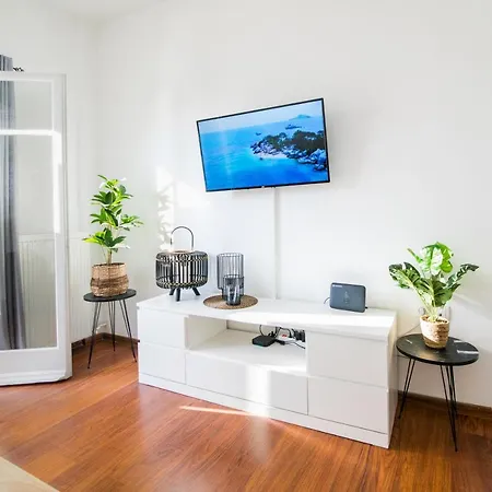 Midtown Apartment By Corfuescapes